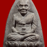 พิมพ์จัมโบ้พิเศษ หลวงพ่อทวด เนื้อว่าน รุ่นสร้างศูนย์ศิลปาชีพพิเศษ จ.ปัตตานี พ.ศ. 2537