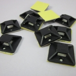 ที่รัดสายติดผนัง แบบเหลี่ยม ขนาด 2.5cm สีดำ(1ถุงมี10ตัว)