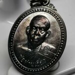เหรียญรับทรัพย์ (รุ่นแรก) พ่อท่านเขียว วัดห้วยเงาะ ปัตตานี ปี 2543 เนื้อทองแดงรมดำ