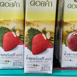 33-067-8100-1 น้ำสตรอเบอร์รี่ 98 % ดอยคำ 1000 มล.* 1 กล่อง