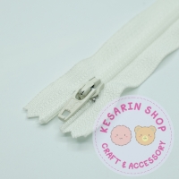 ซิปไนล่อน YKK (ฟันเบอร์3) ขนาด 7นิ้ว (12เส้น) : สีอ๊อฟ