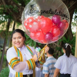 ลูกโป่งรับปริญญา