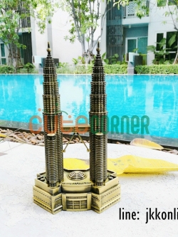 01707-โมเดลตึกแฝดเปโตรนาส 18 ซม - ฟรีค่าส่ง