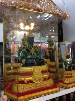 พระแก้ว 9 นิ้ว พร้อมตุ้กระจก