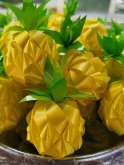 เหรียญโปรยทานผลไม้