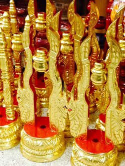 ขาตั้งตาลปัตรพยานาค (ปิดทอง)