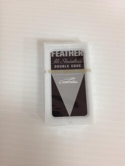 ใบมีดโกนขนนก (ของแท้) * 1 กล่องแดง มี 20 ตลับ