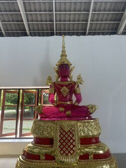 พระแก้วมรกต 50 นิ้ว สีชมพู