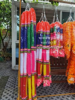 พวงมาลัย 7 สี (ดอกพลาสติก) ความยาวข้างละ 1 เมตร