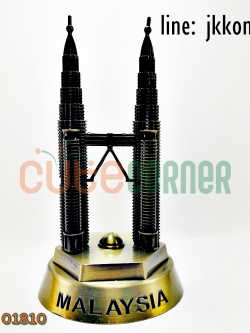 01810-โมเดลตึกแฝดเปโตรนาส 18ซม (ฐานกลม) - ฟรีค่าส่ง