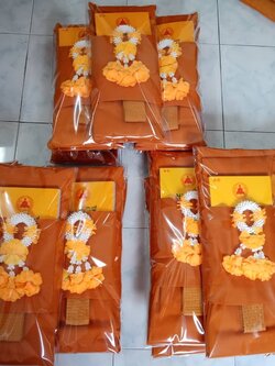 ผ้าไตรโทเร (จีวรคู่) 1.90 เมตร (ไม่มียี่ห้อ) *รุ่นมีพวงมาลัยและหนังสือมนต์พิธี