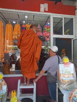 เปิดร้านสังฆภัณฑ์ นวลจันทร์ กรุงเทพฯ