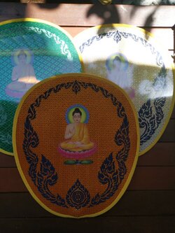 ตาลปัตรงานพิมพ์ผ้าตาดทอง (หลายสี)