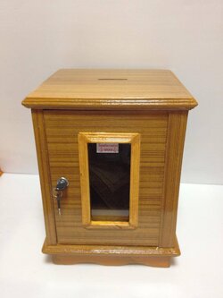 ตู้บริจาคไม้อัด