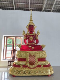 พระแก้วมรกต หน้าตัก 50 นิ้ว สีแดง