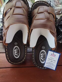 รองเท้าพระอย่างดี มาตรฐาน