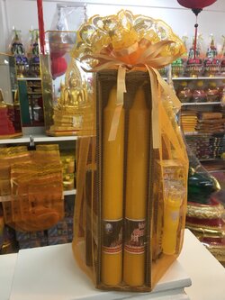 สังฆทานถุงตาข่ายทอง (ชุดเข้าพรรษามี 4 รายการ)