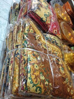 พรมปูหน้าโต๊ะหมู่