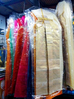 ชุดไทยแก้บน (แบบสวยครบเครื่อง) สไบอัดพลีส มีหลายสีให้เลือก