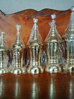 โกศทองเหลือง (เบญจรงค์)