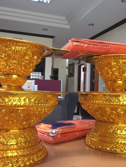 พานแว่นฟ้าอลูมิเนียม (สีทอง)