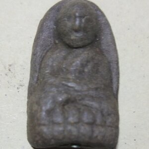 หลวงพ่อทวด รุ่นพิทักษ์แผ่นดิน เนื้อว่าน พิมพ์พระรอด พระอาจารย์ทอง วัดสำเภาเชย จ.ปัตตานี ปี ๒๕๕๑ ..1