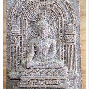 พระผงพิชิตมาร หลังยันต์กระบองไขว้ จัดสร้างโดยมูลนิธิธรรมธัช จ.ฉะเชิงเทรา ปี 2514 ..N3 (หลวงปู่ทิม วัดระหารไร่ ปลุกเสก)