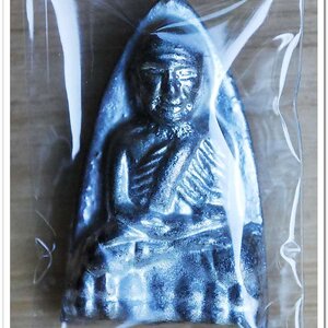 หลวงพ่อทวด พิมพ์เตารีดใหญ่ หลังเรียบ เนื้อตะปูสังฆวานร หลัง ๘๐ วัดพระธาตุวรวิหาร..3