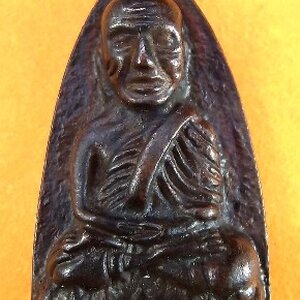 หลวงพ่อทวด 101 ปี อ.ทิม พิมพ์เตารีดใหญ่ A หลัง รูปอ.ทิม เนื้อสำริดผสมชนวนเก่า เลข ๑๓๓๔