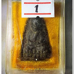 หลวงพ่อทวด พิมพ์ใหญ่ เนื้อว่านดำ หลังข้าวสารหิน รุ่นปาฏิหาริย์ วัดห้วยมงคล..1