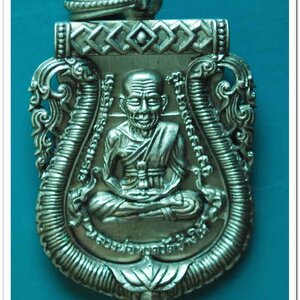 หลวงพ่อทวด 100 ปี อ.ทิม ศาลหลักเมือง เหรียญเสมาหน้าเลื่อน ฉลุลายยกองค์ เนื้อบรอนซ์นอก ชุบเงินโบราณ หมายเลข ๕๒๗