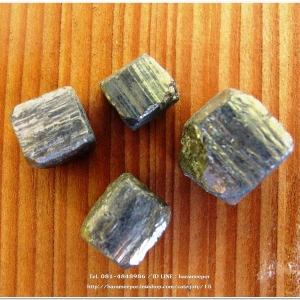 เพชรหน้าทั้ง หรือแร่ไพไรต์สีทองอร่าม ของแท้จากธรรมชาติ น่าเก็บสะสมมากๆ